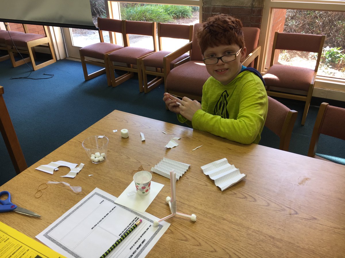 mediamanchris's tweet photo. 4th Grade STEM Lunar Landing in Learning Commons to extend Solar System PBL.  #ensuringsuccess #STEM https://t.co/hogohteBqs