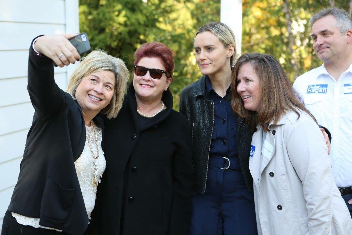 PiperSchilling's tweet photo. .@TaySchilling and @TheKateMulgrew supporting @emilyhagan2016 in Cleveland, Ohio (15th October) 🙌🏼 https://t.co/cQb3HGVkzR