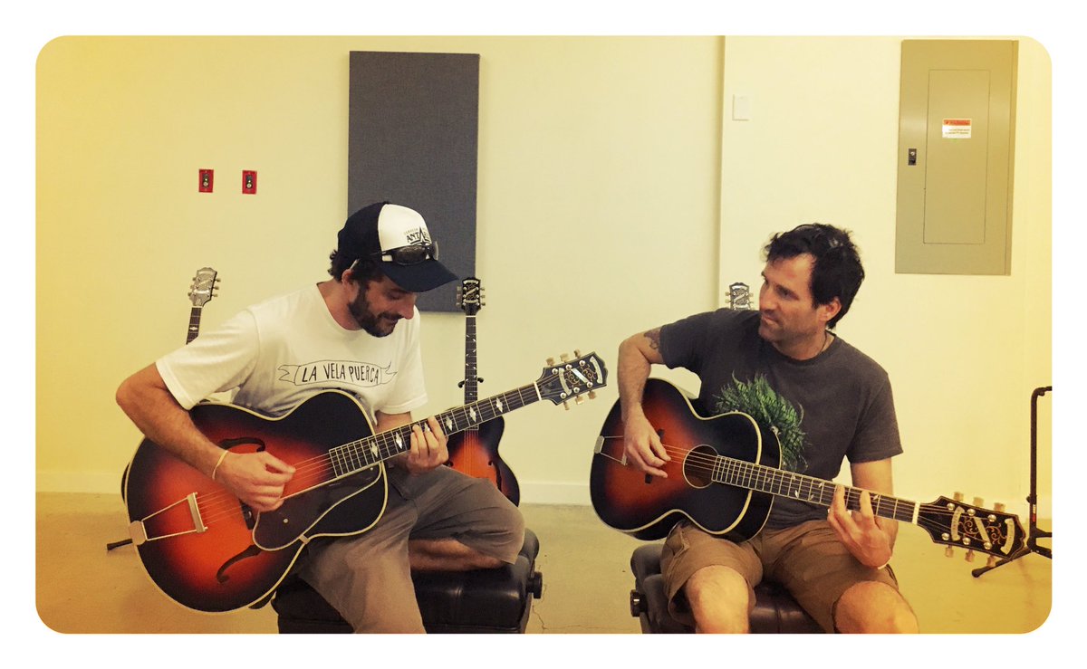 gibsonespanol's tweet photo. bienvenidos Rafael Di Bello y Santiago Butler a nuestro Gibson Showroom de Miami
@LaVela_Oficial @Epiphone https://t.co/U5H6Ztpjg6