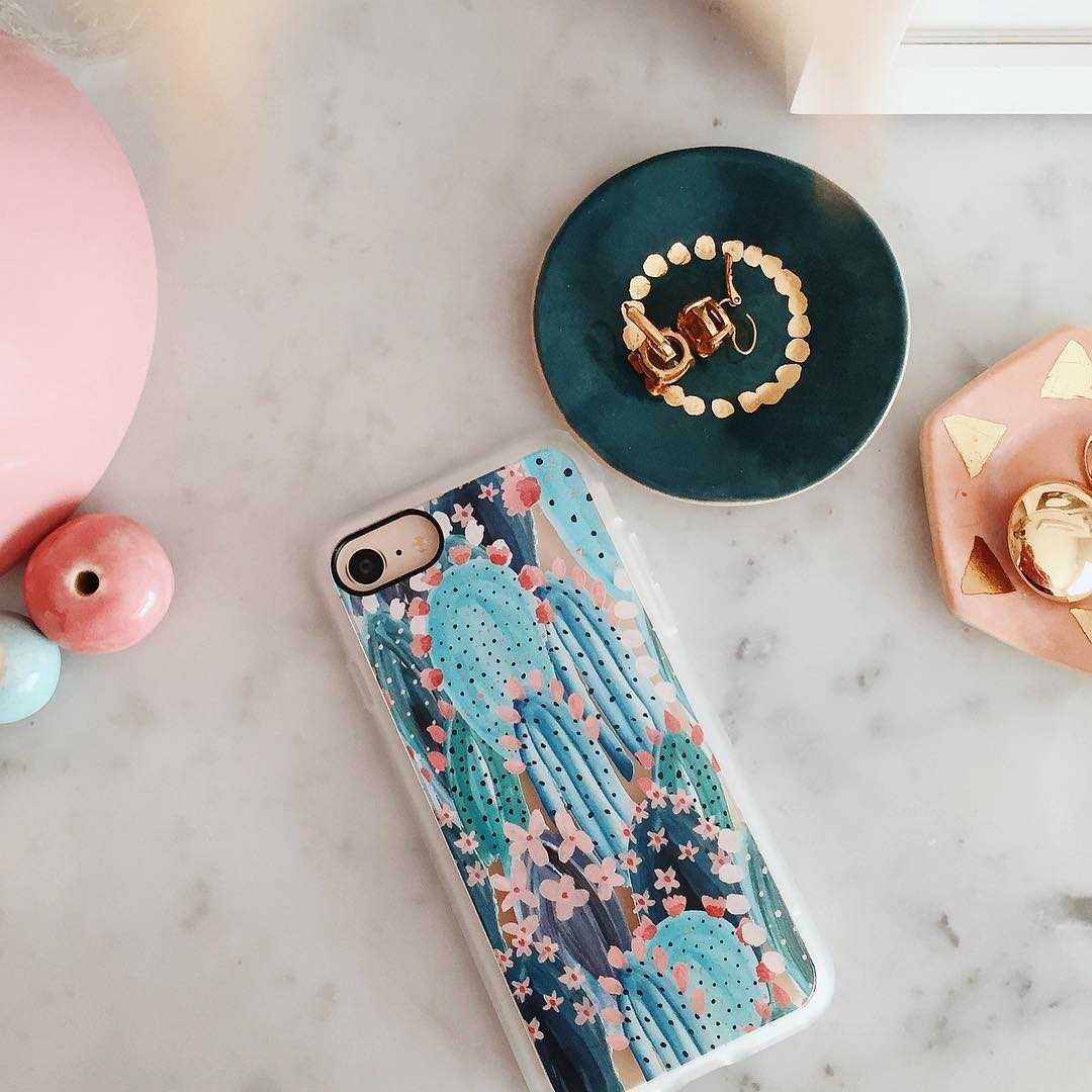 Casetify's tweet photo. Our Collaboration with #DesignLoveFest uses playful prints from artists around the globe to dress your #Tech 🌎 >> https://t.co/axAO7YUnMB https://t.co/FVCwtpCPlQ
