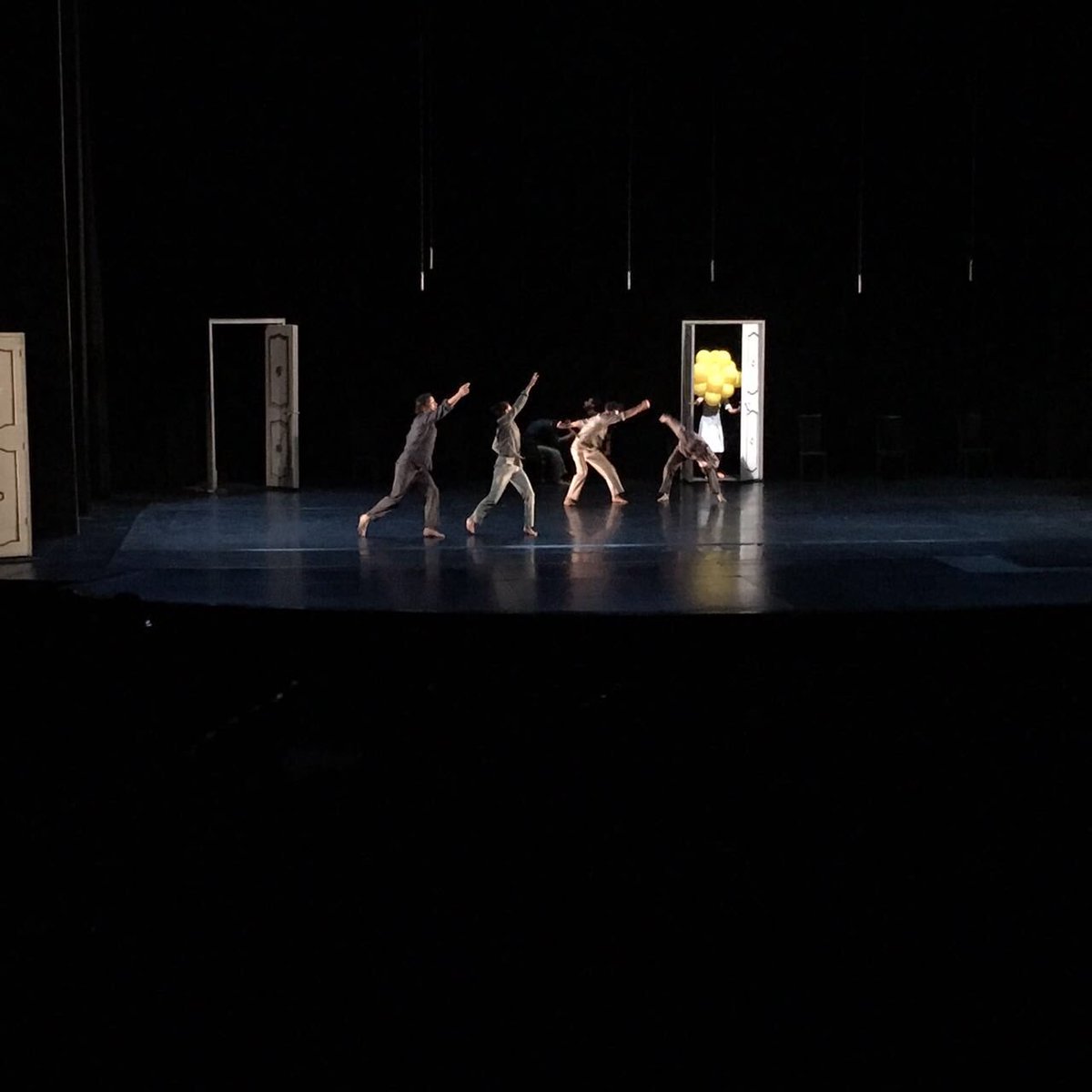 TeatroJEG's tweet photo. Estamos con @mic_sur en el @TeatroJEG con la obra El vuelo de los Peces de la Compañía de Danza. https://t.co/7qTzfNKept