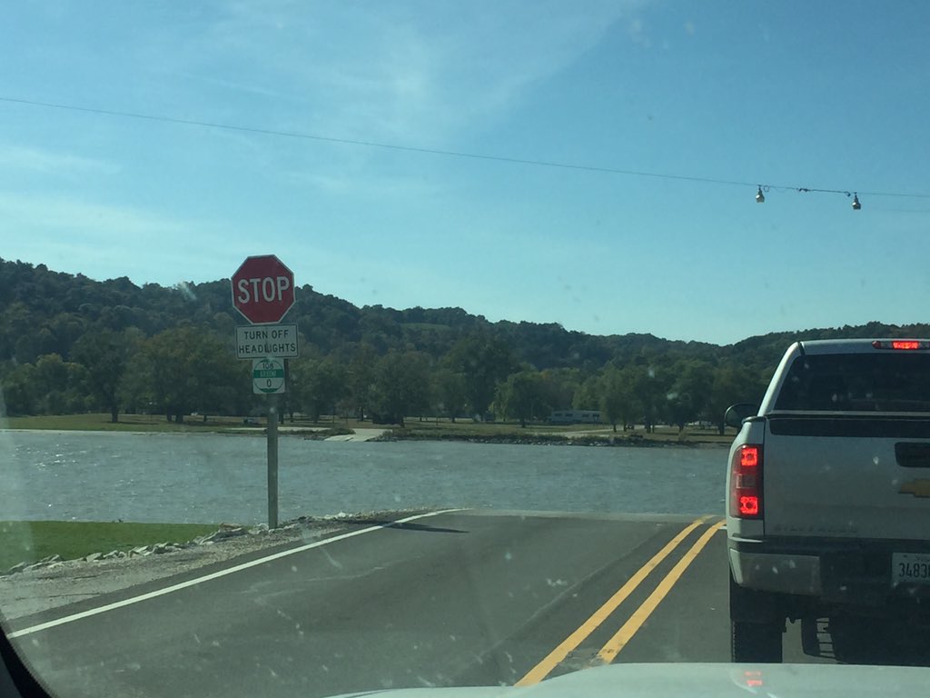 Channel_SIL's tweet image. Waiting on the ferry to scout beans. #illinoisriver #fcus #PlacedToPerform