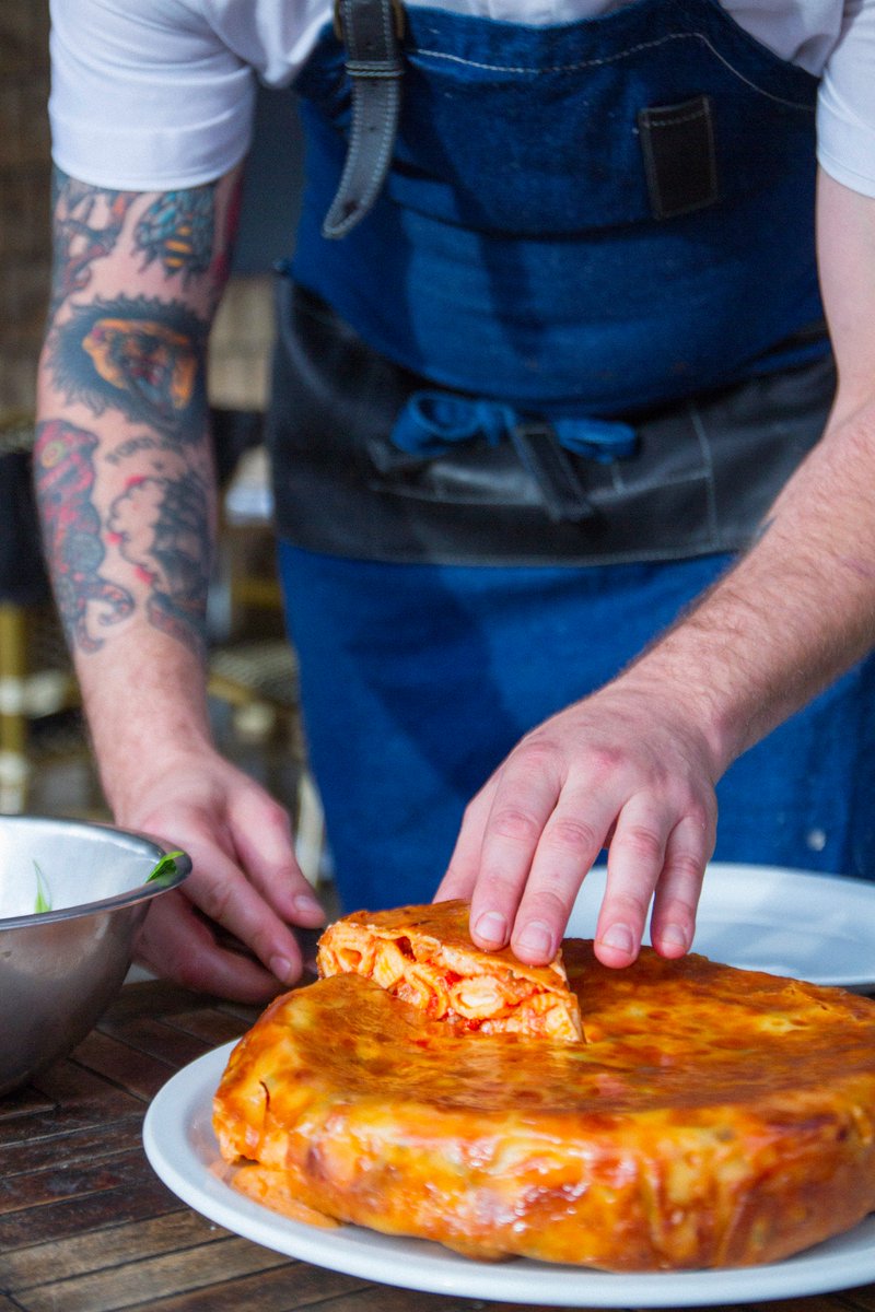 EatableFilms's tweet photo. Not sure why every day isn't #NationalPastaDay, but, also, this: #timpano #bignight #pastadishtoendallpastadishes #Eatable2016 https://t.co/yUmpqjIb3H