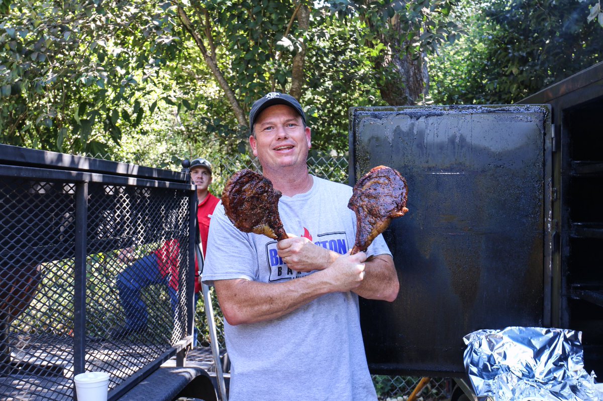 Johnny Lines aka @BBQBrotherton serving up some smoked tomahawk steaks <a href="/GettinSauced/">Gettin' Sauced!</a>. Delicious.