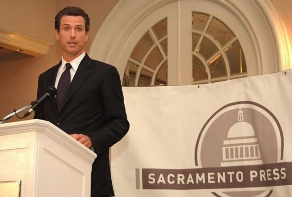 SacPressClub's tweet image. Advance ticket sales to Wednesday's @GavinNewsom lunch ends at 5pm TODAY!. sacpressclub.org (2008 photo) #Prop63 #Prop64 #gunsandpot