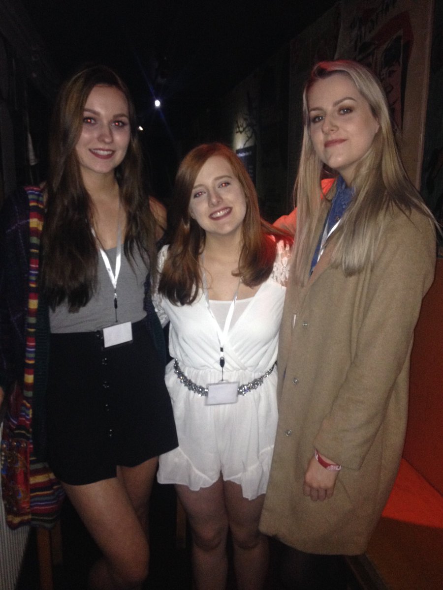 Chloe_Allan1's tweet photo. One year ago today my gig😅💗 (@chelseysarahx @caitlynvanbeckx) https://t.co/t9sF08BDMb