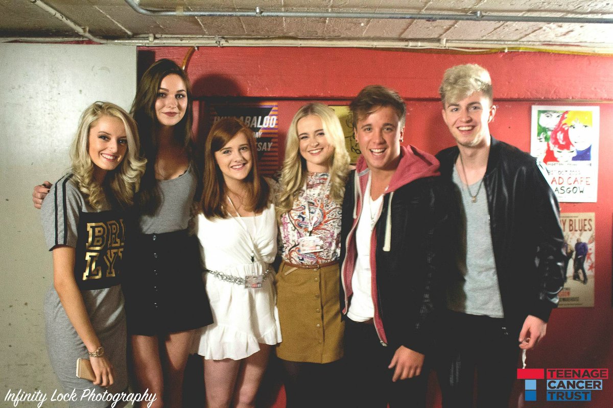Chloe_Allan1's tweet photo. One year ago today my gig😅💗 (@chelseysarahx @caitlynvanbeckx) https://t.co/t9sF08BDMb