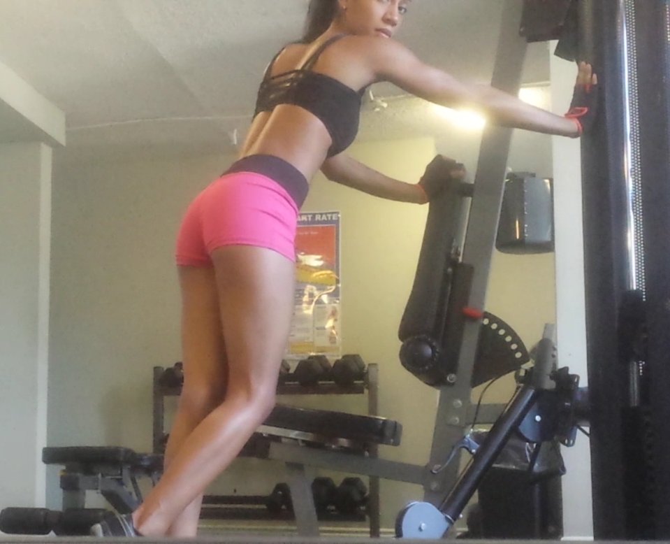 MPluku's tweet photo. Resting between some #glute #pullthroughs & #kickbacks Tryna get the hang of these DIY cam angles π
Not doing so well #workinhard #gymlife https://t.co/axL7Dtuedv