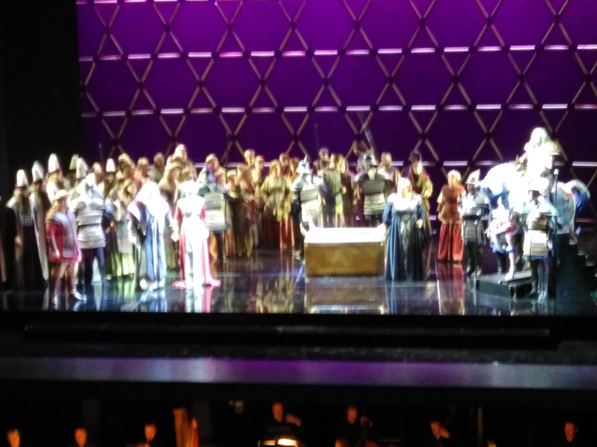 Nabucco, la générale @Opéra royal de Wallonie #Liege. Beaucoup de monde sur scène pour le grand succès de <a href="/Verdi/">Fabio</a>