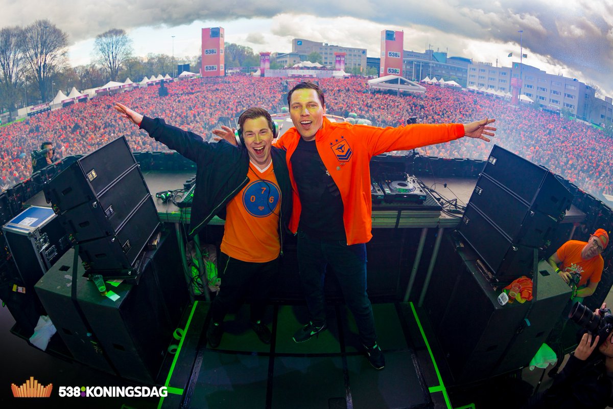 tiesto's tweet photo. Threw down with my brother @HARDWELL for #KingsDay in the Netherlands earlier this year. Let's do it again soon? 😏 https://t.co/nKJFobhr4s