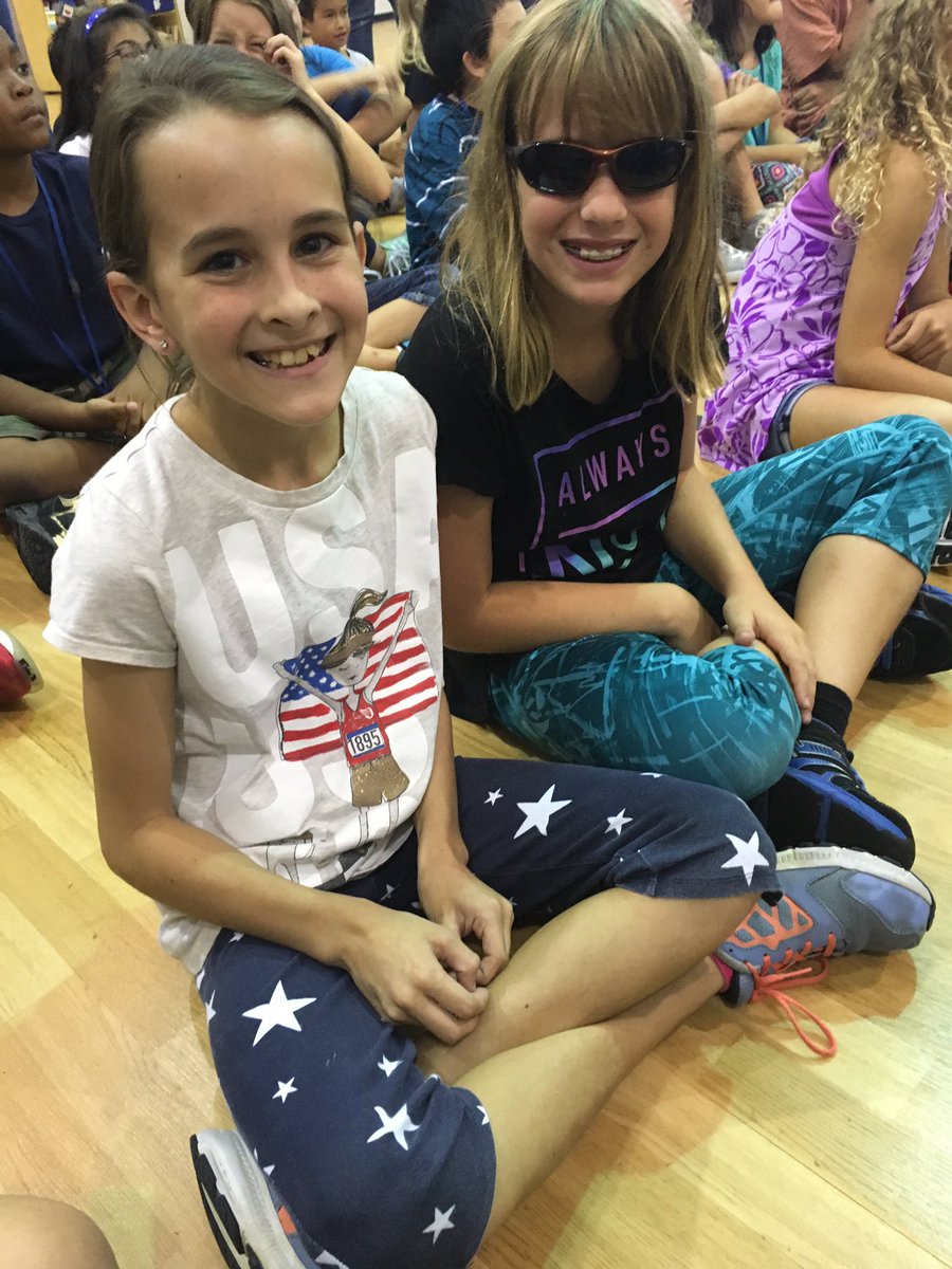BakerCassye's tweet photo. Grade level assembly! #creechpride #sce4 #thebakerbunch https://t.co/qQUJm0nUB5