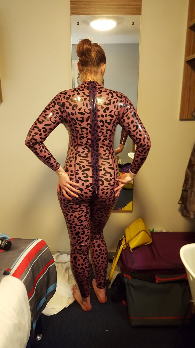 Having some fun after Rubber Revolution last Saturday. What a party! A big thank you to the organizers! <a href="/RubberEvents/">rubber revolution</a> <a href="/orangesnapper/">orangesnapper</a>