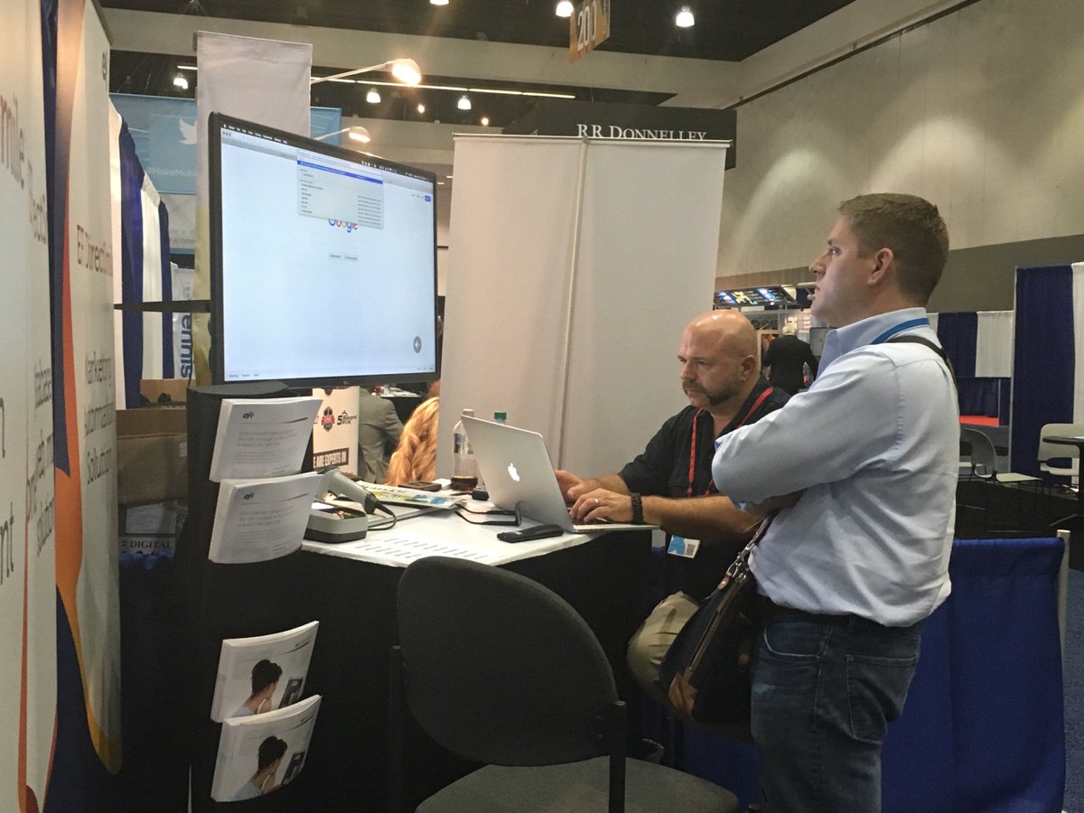 EFIPrint's tweet photo. EFI's Joe Fedor demos #directsmile at #DMA #andTHEN16 booth 249 in Los Angeles; Stop by and get your questions answered! https://t.co/IytwCpMIY1