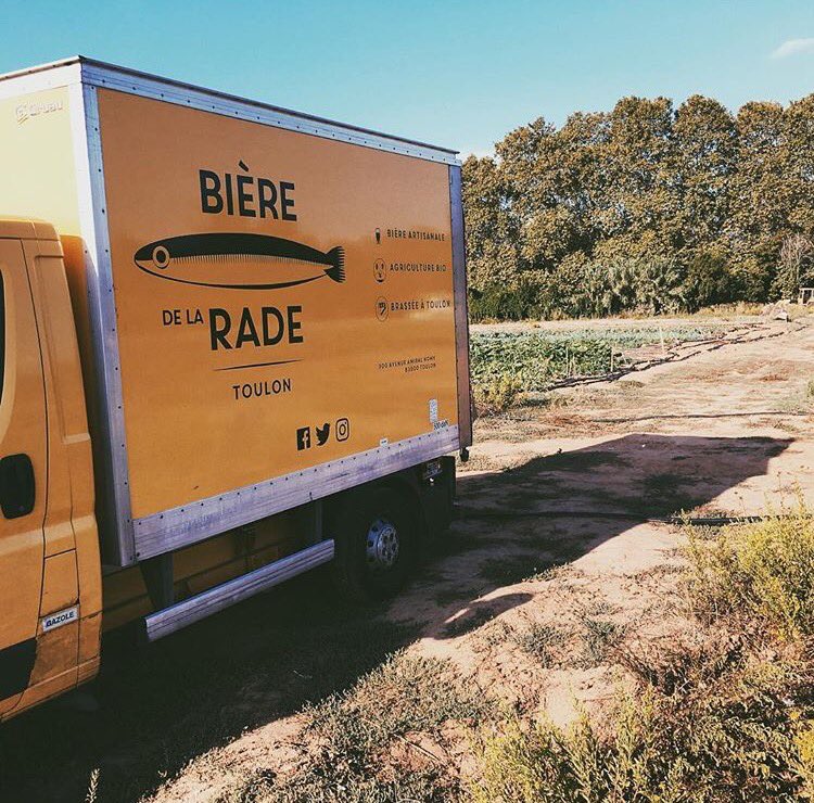 Prends une photo de notre camion "Tyron" quand il est en "tournée" et le plus "insolite" gagne un bon d'achat ! 🍻😎