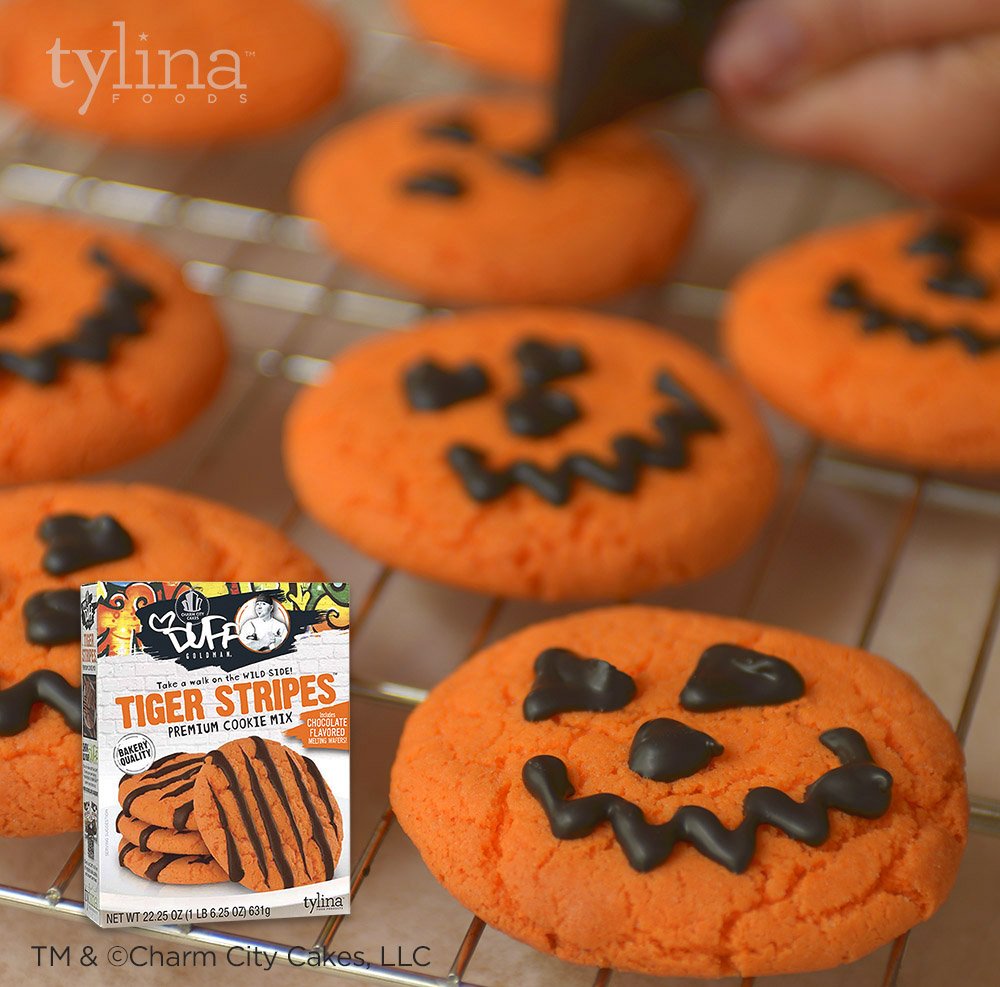 TylinaFoods1's tweet photo. You know and love our Tiger Stripes cookie mix, so here's a festive fall version using the same mix! available at @Walmart #bakingduff https://t.co/dW1UMDm7CQ