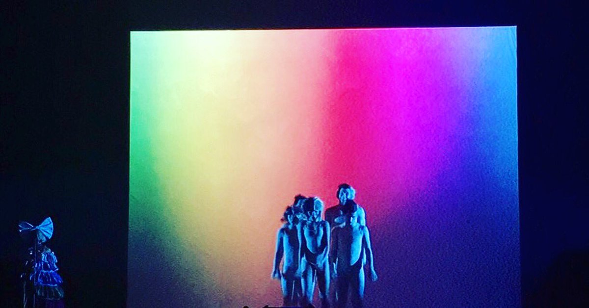 KrisTheohar's tweet photo. •the greatest• #sia #chicago #concert #wigs https://t.co/QXxqVCEafY