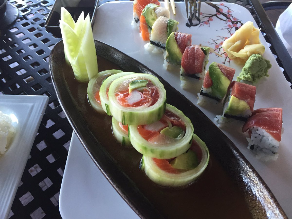 TheRealDGreen's tweet photo. Another wonder day for a meal outside! Ohh baby I #LikeItRaw https://t.co/rswwoPjEmk