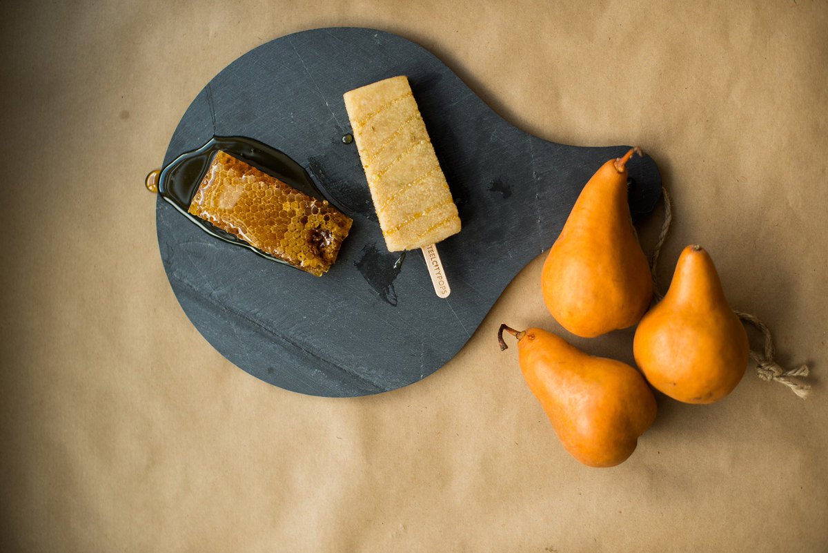 It may be fall but feels like summer! It's the perfect time to try a new flavor at @steelcitypopsfw, like the Bosc Pear with Honey! #YUMMY