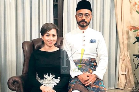 kosmo_online's tweet photo. Hubungan cinta #WakDoyok, #Azrinaz berakhir. https://t.co/tLLnotB3ol https://t.co/wtoszfdWTb