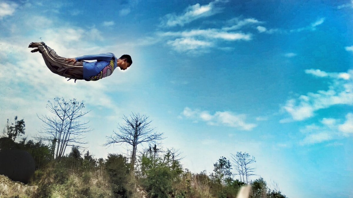 RebelinAluminio's tweet photo. CanarioAcosado "RT _Atulyadav: Yes I can fly.
#parkour#freerunning #parkour4life #indiamyway #parkourtraining #supโฆ https://t.co/8f3B1S8N7z"