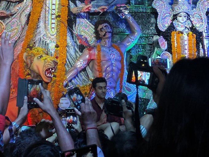 PravesY's tweet image. Durga pujama bollywood actor Ranvir kapoor
