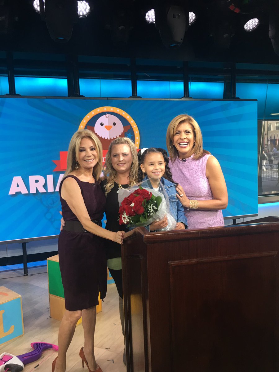 glamtam80's tweet photo. Proud to announce Ariana Gentry as the first ever #PresidentofPlay thanks for making this announcement so special @klgandhoda @ToysRUsNews https://t.co/JfhKBPVYPd