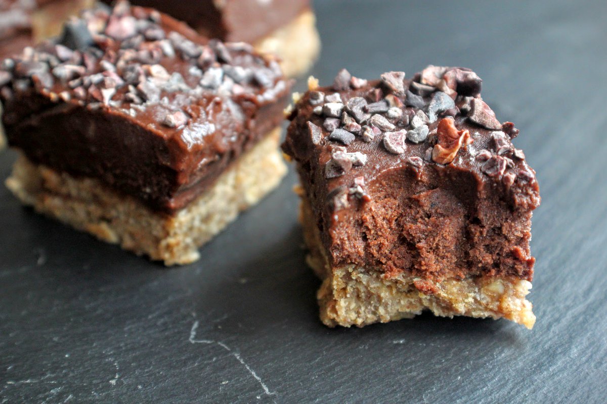 SpamellaB's tweet photo. NEW RECIPE #NationalChocolateWeek #vegan #norefinedsugar #glutenfree Easy RAW CACAO &amp; ALMOND BUTTER FUDGE BITES https://t.co/QVqkU7dUK7 https://t.co/WGfcmBuNgy