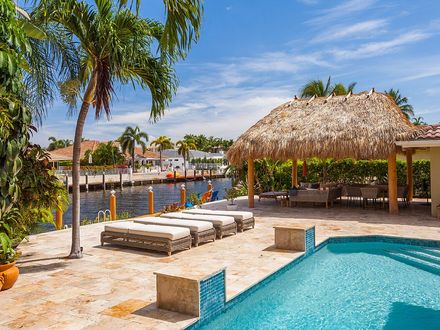 smkcbs10's tweet image. How to Incorporate Tiki Style In Your Home This Summer bit.ly/2dKAhfu #TeamHomeAway