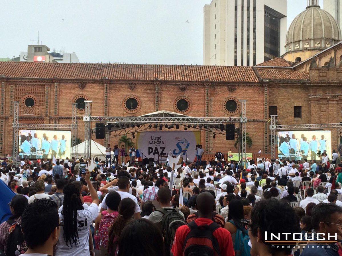 Intouchpro's tweet image. #IntouchPro #PantallasLED
Instalación y montaje de Pantallas LED durante la transmisión de la Firma de Acuerdo de Paz en Cartagena de Indias