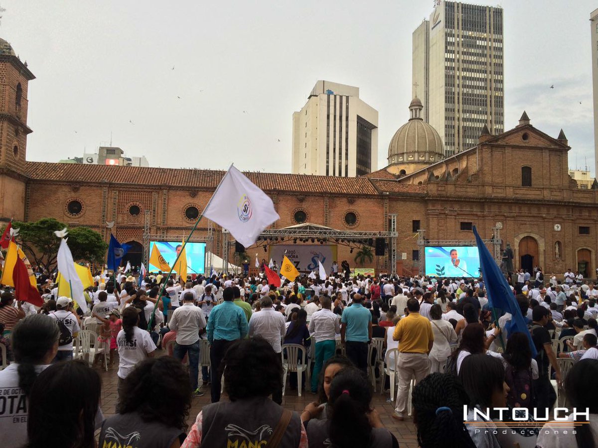 Intouchpro's tweet image. #IntouchPro #PantallasLED
Instalación y montaje de Pantallas LED durante la transmisión de la Firma de Acuerdo de Paz en Cartagena de Indias