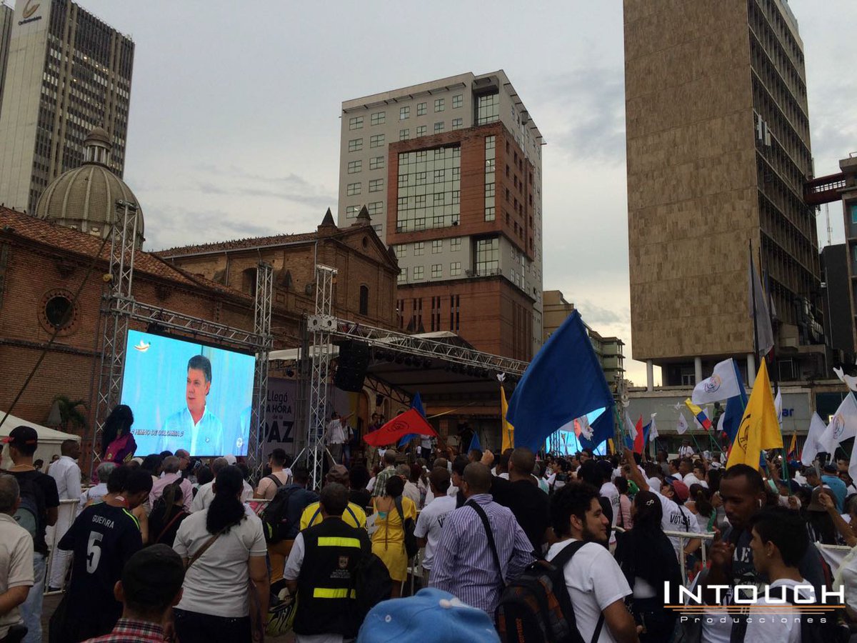 Intouchpro's tweet image. #IntouchPro #PantallasLED
Instalación y montaje de Pantallas LED durante la transmisión de la Firma de Acuerdo de Paz en Cartagena de Indias