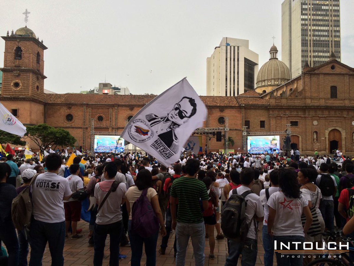 Intouchpro's tweet image. #IntouchPro #PantallasLED
Instalación y montaje de Pantallas LED durante la transmisión de la Firma de Acuerdo de Paz en Cartagena de Indias