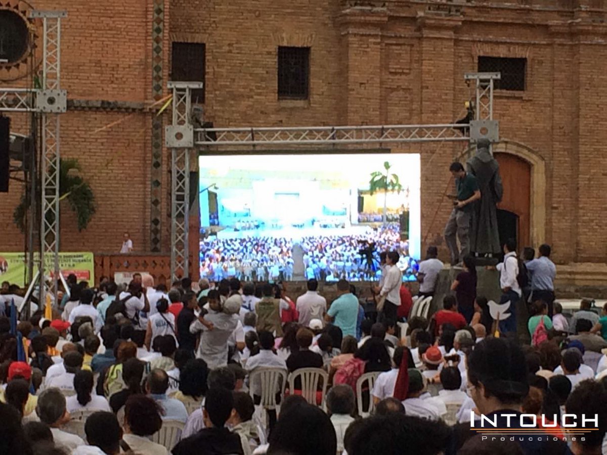 Intouchpro's tweet image. #IntouchPro #PantallasLED
Instalación y montaje de Pantallas LED durante la transmisión de la Firma de Acuerdo de Paz en Cartagena de Indias