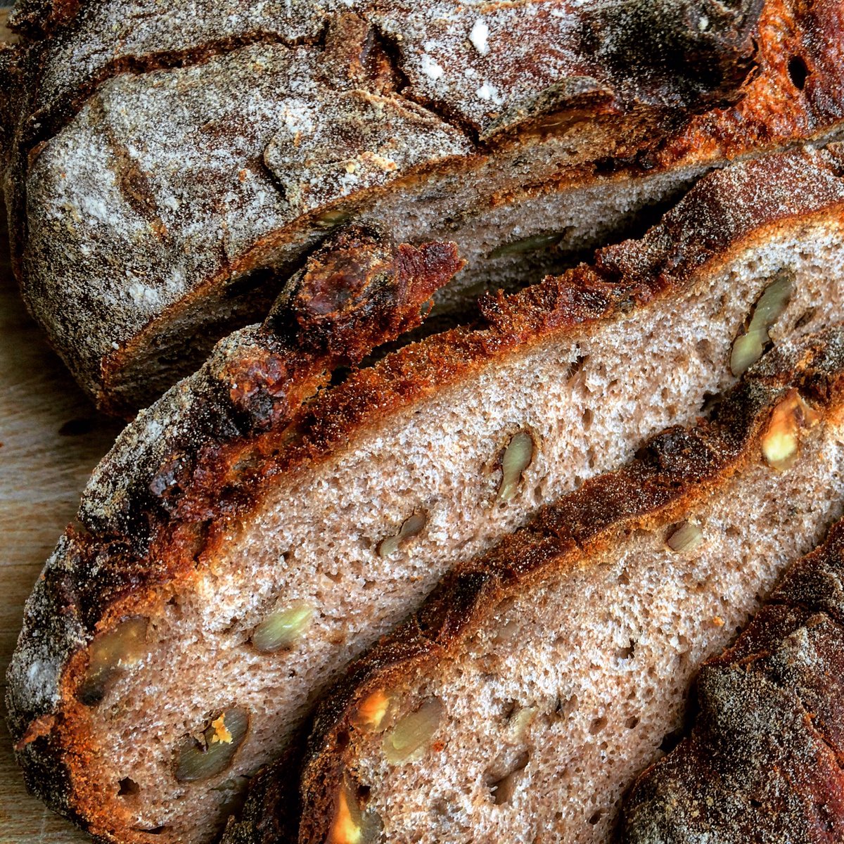 PizaPhotography's tweet photo. #brot #austria #pizaphotography #eatwell #bread #vidasaudavel #gesund #tradition #healthfood https://t.co/bZewVvlO5u https://t.co/YA1OH5Emgo