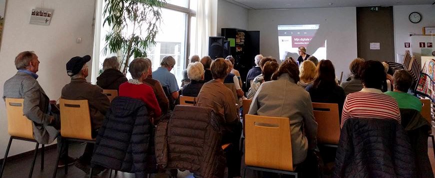 Van_Damme_Sara's tweet photo. Digitale Week in Gent neemt vliegende start! Ontdek +75 activiteiten: https://t.co/yOPrdPSQt8
Foto: Sessie #eID #eDiensten @Stadgent #DW16 https://t.co/6sb7Tf2zFN