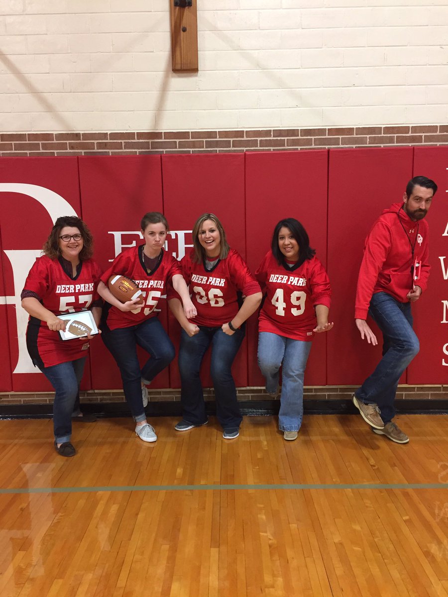 dpjh_pyle's tweet photo. Team Friday Night Fawns! Techies Forever! #dpisd #dpjh #dptech2017 #appmazingrace https://t.co/JNaQZFgTI4