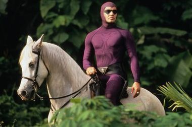 みやも 大阪府 好きなアメコミ映画のコスチューム 紫色の全身タイツのにくいやつ ザ ファントム 剣をもった敵は銃で撃つ