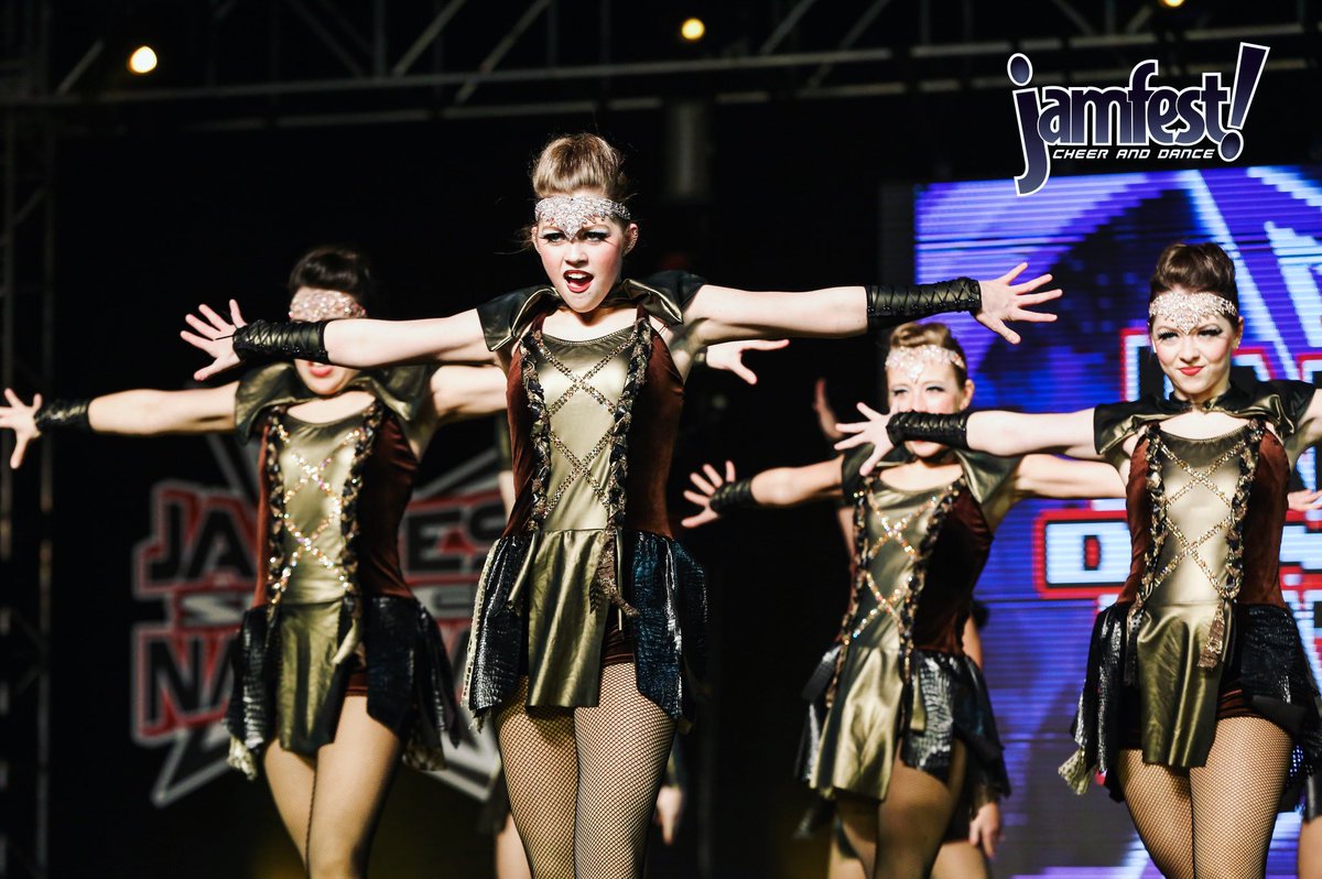 Hey, Monday... let's dance! 😏💃🏻#MondayMindset #MotivationMonday