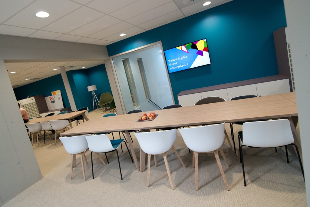 inavvwayfinding's tweet image. Uiteraard mag in de lerarenkamer van het vakcollege geen #digitaal scherm ontbreken om op de hoogte te zijn van het actuele #lesrooster