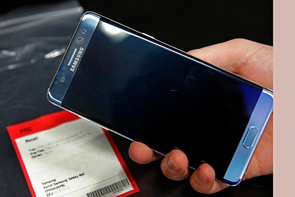 AhmedMerchantx's tweet image. @ATT @Tmobile  are halting all sales of the new, replacement #samsung #Galaxy #Note7s on.forbes.com/6019860Zx  #World