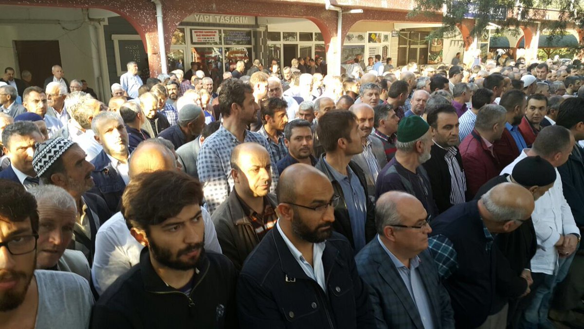 Alinuraktas70's tweet photo. Sedat ve Suat Aras'ın anneleri vefat etti. Merhumeye Allah'tan rahmet yakınlarına sabırlar dilerim https://t.co/k1raCJ3h4B