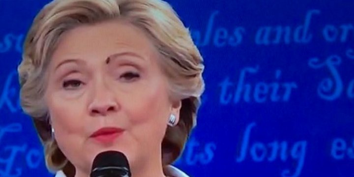 people's tweet photo. #ICYMI: Twitter noticed the fly that landed on Clinton’s face — and more social media #debate reactions https://t.co/84TnU6bSGV https://t.co/FmiAni7PP6