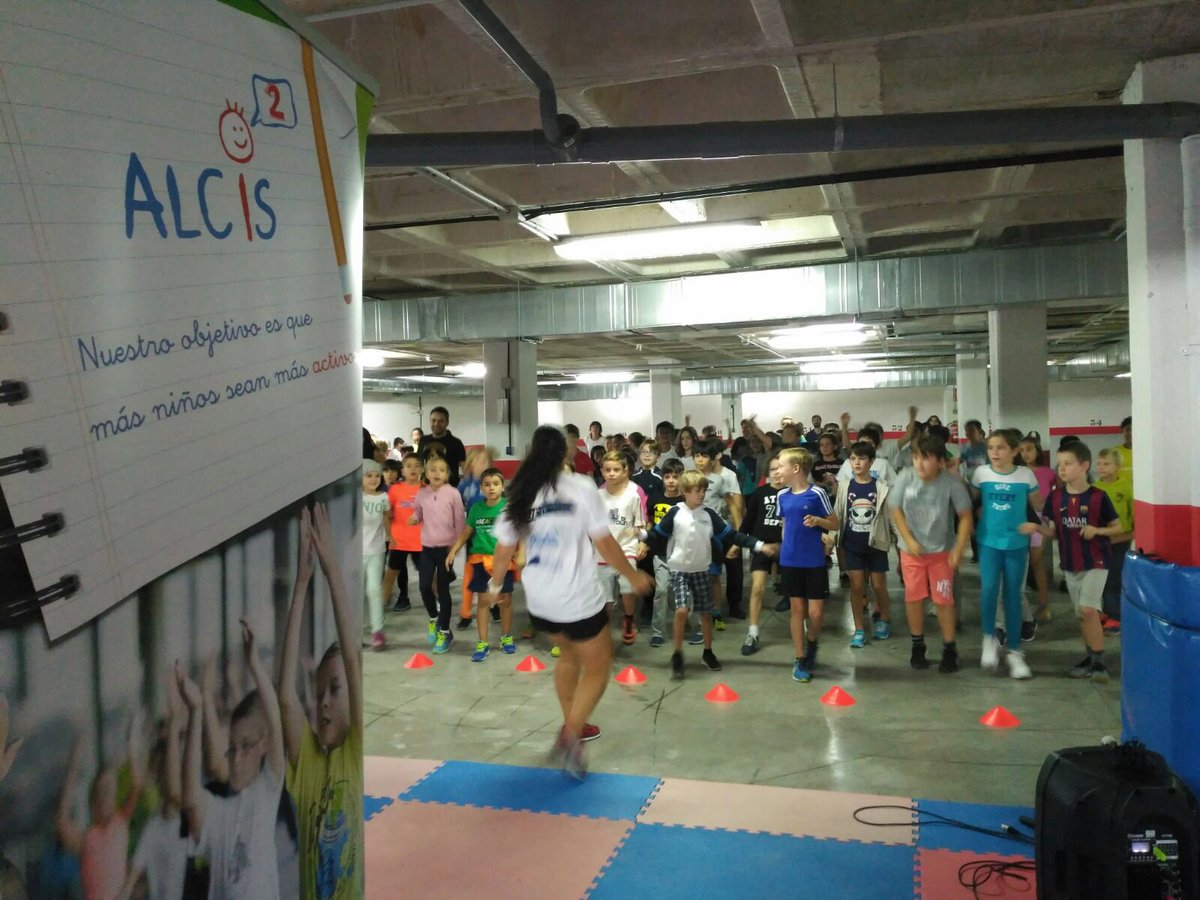 EspanaActiva's tweet photo. Hoy hemos llevado el proyecto #ALCIS2 al colegio IDEO. Agradecemos a @vivagymclubs por ser parte de este día. https://t.co/rhgCSDhnyx