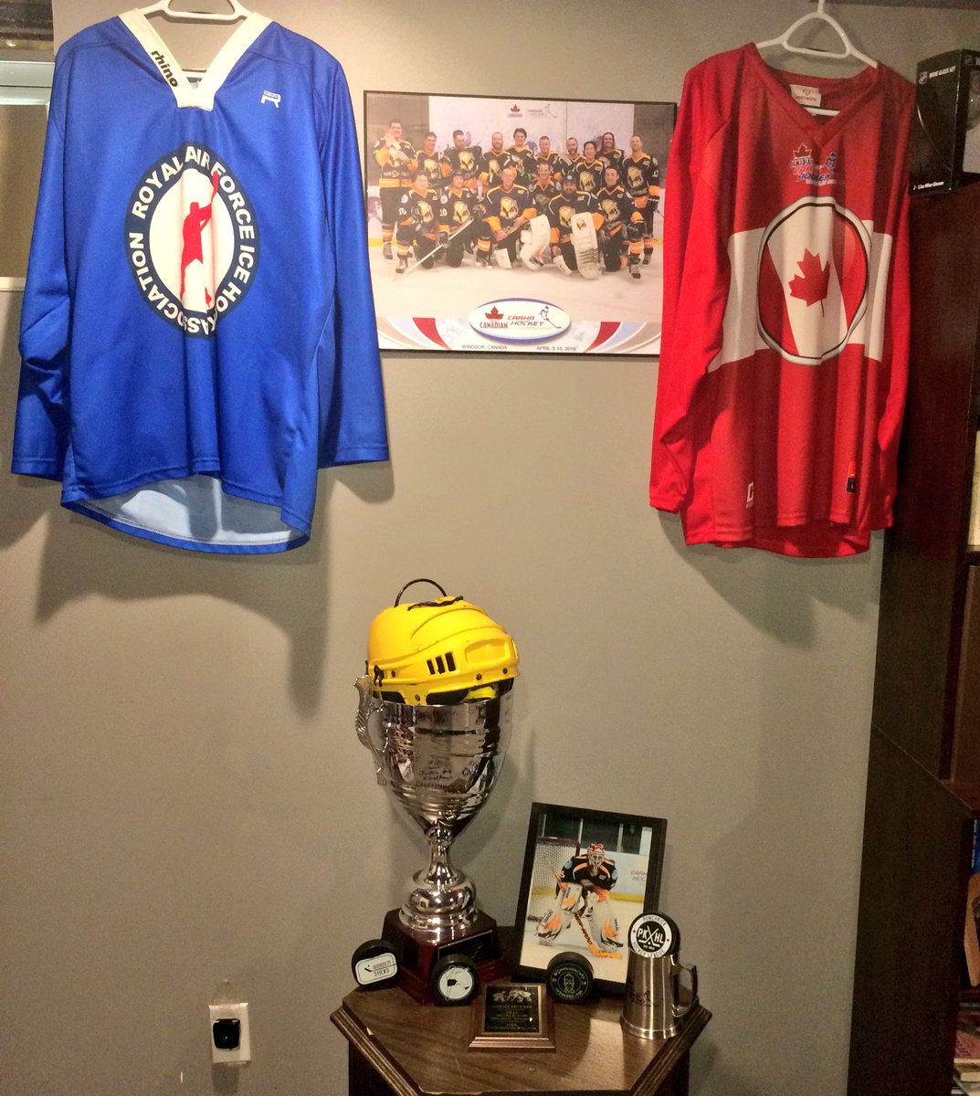 simpsonshockey's tweet photo. #CHWC2016 SOL division is represented in the man cave 👍🏼👍🏼 @RAFIceHockey @WoodenSticksHky @PKHockeyLeague #CanadianBacon #Epscan @CHWorldCup https://t.co/9cQjr5dz0v