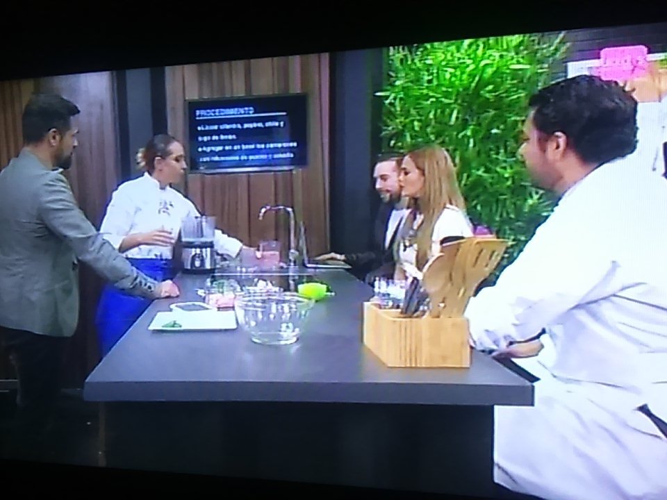 emilianosanches's tweet photo. Presente a la cita contigo amiga @CarmenBecerraMX espectacularmente hermosa en #RedMexico te quiero mucho besos bendiciones linda semana 😘💗😍 https://t.co/0ucHDiG9HH
