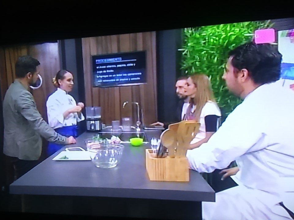 emilianosanches's tweet photo. Presente a la cita contigo amiga @CarmenBecerraMX espectacularmente hermosa en #RedMexico te quiero mucho besos bendiciones linda semana 😘💗😍 https://t.co/0ucHDiG9HH
