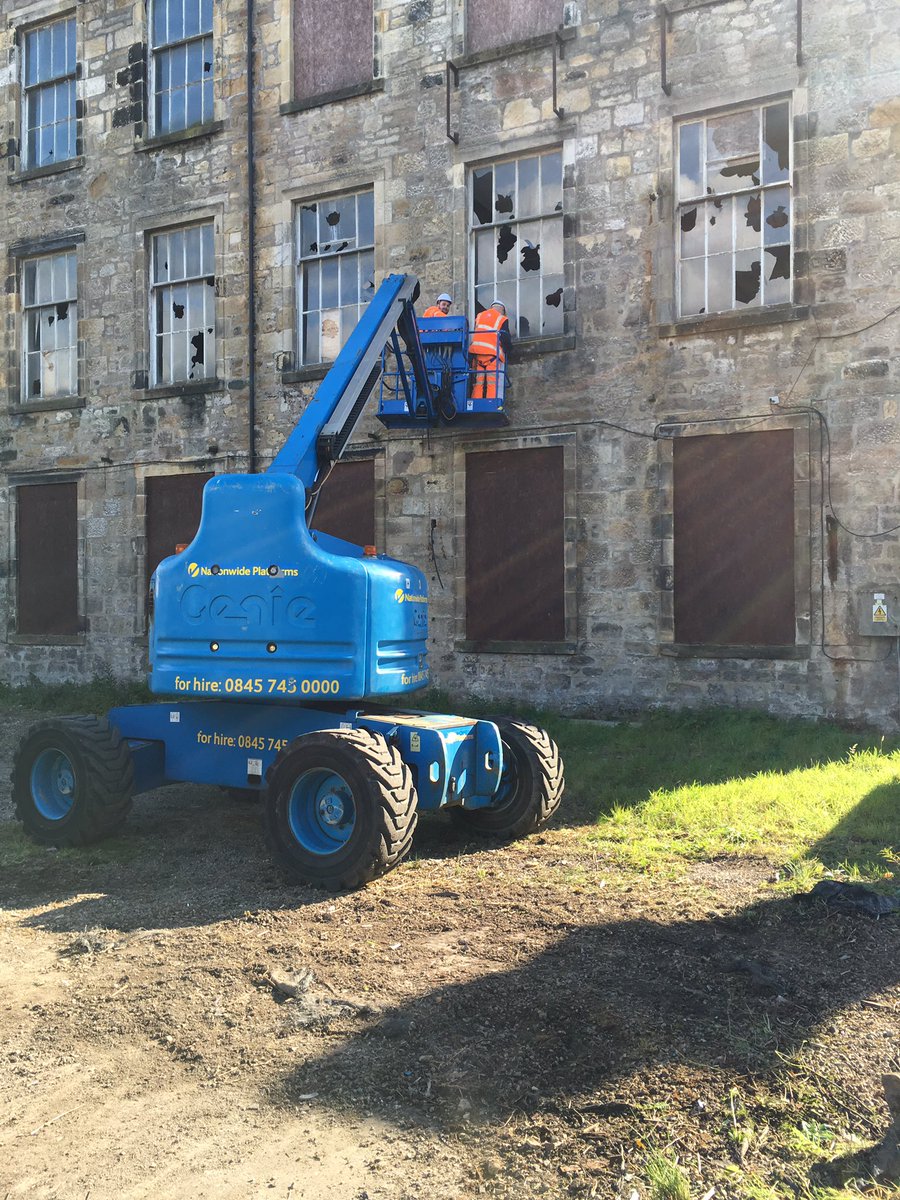Anthea_Dickson's tweet photo. Technicalities discussed. Equipment in place. The start of great things for @Pro_Kilbirnie. #community #art in #Kilbirnie thanks to W&amp;JKnox. https://t.co/DOYaPygQe0