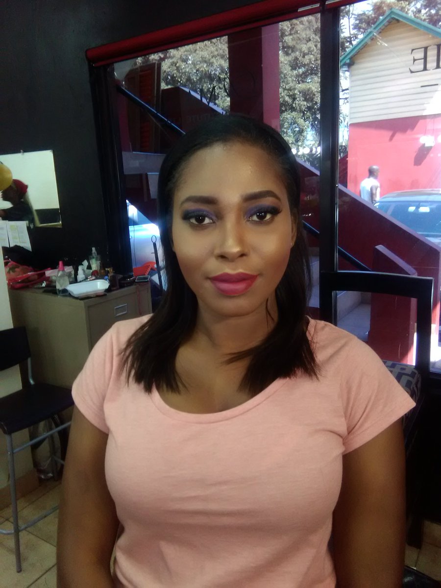 Sheeks_OGi's tweet photo. Makeup Artist in a few... I'm getting it... Each time I do a look I'm moving closer to perfection.  #aspiringmua #I love this look https://t.co/eJwpUGRRku