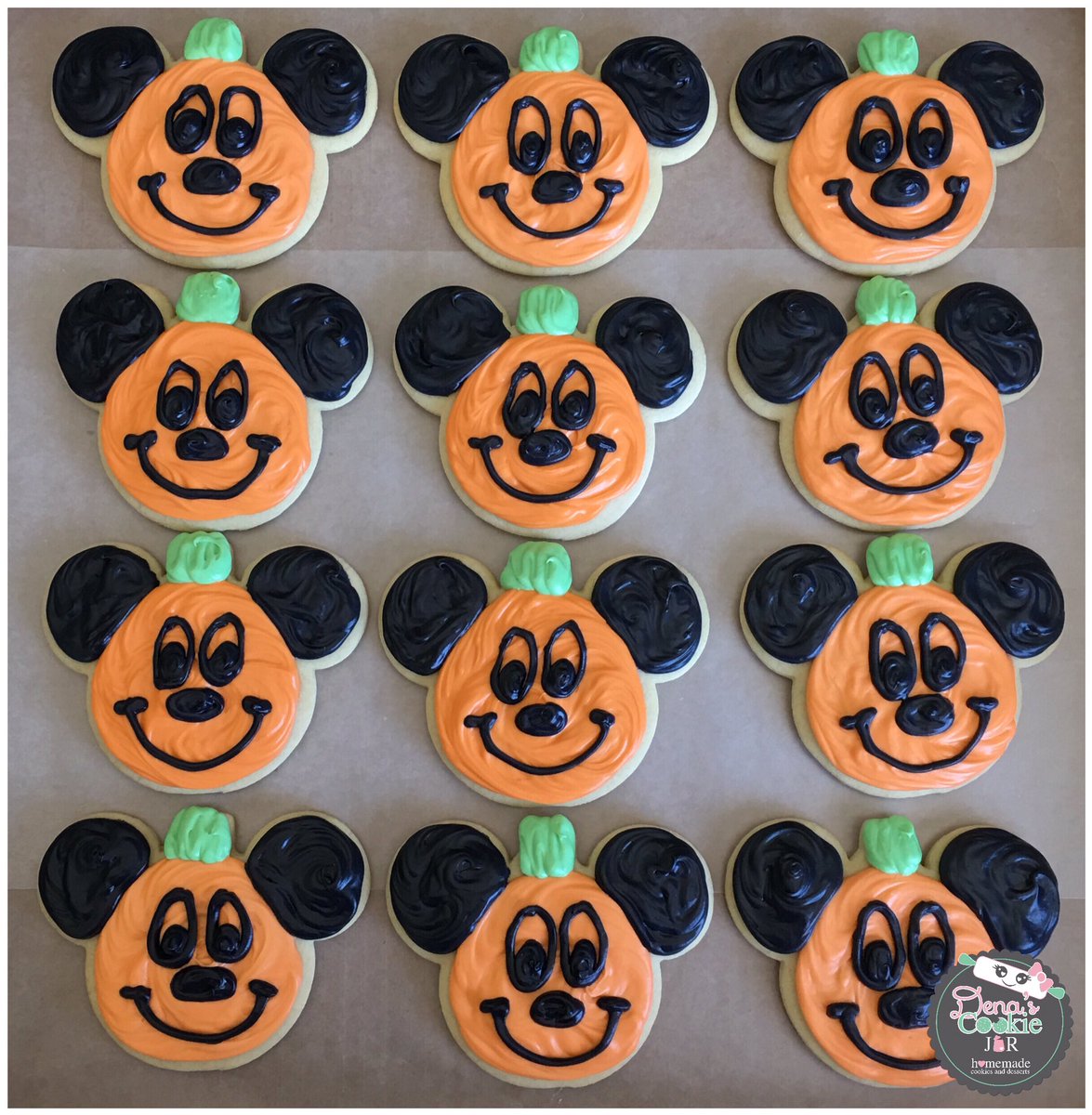 denascookiejar's tweet photo. #MickeyMouse #MickeyHalloween #MickeyPumpkins #Perrysburg #Ohio https://t.co/QvbQZbCYnO