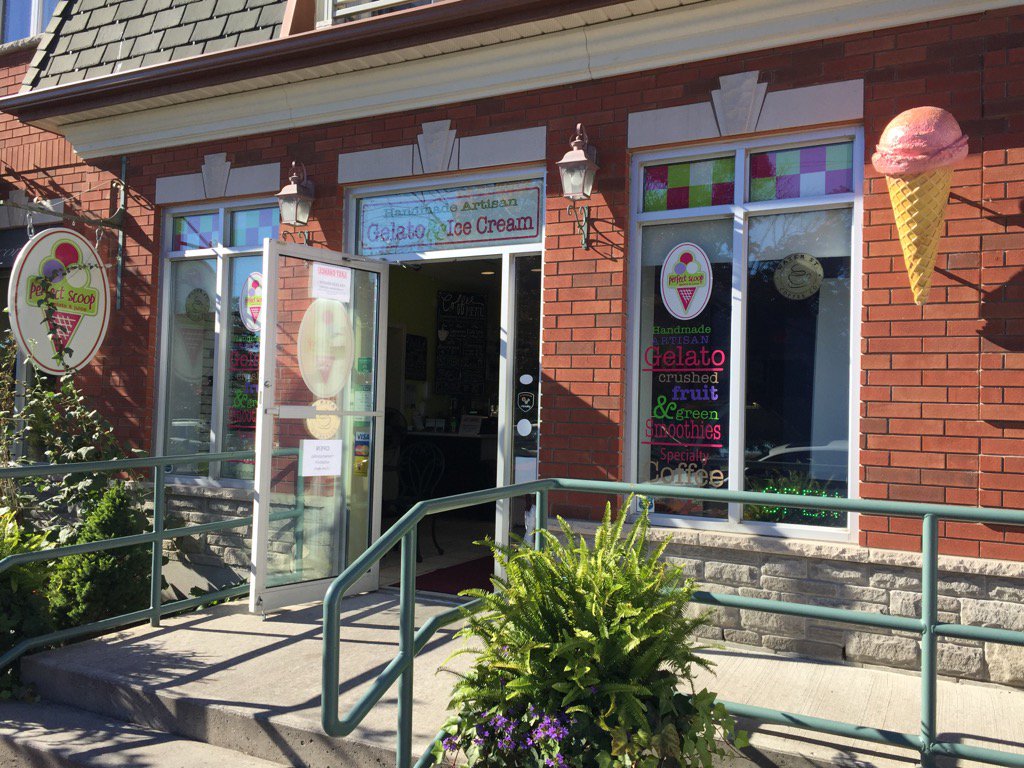 PerfectScoop1's tweet photo. Beautiful Fall Thanksgiving day for our last day open for the season.  Open 11-8 today. https://t.co/EGSQLivIbg